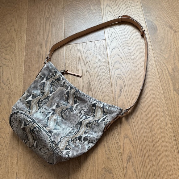 Cole Haan Snakeskin Patterned Women's Leather Bucket Bag - EUC - Picture 3 of 10